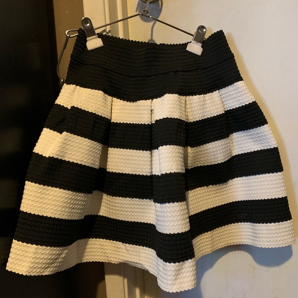 Soprano Striped Skirt - Picture 2 of 3